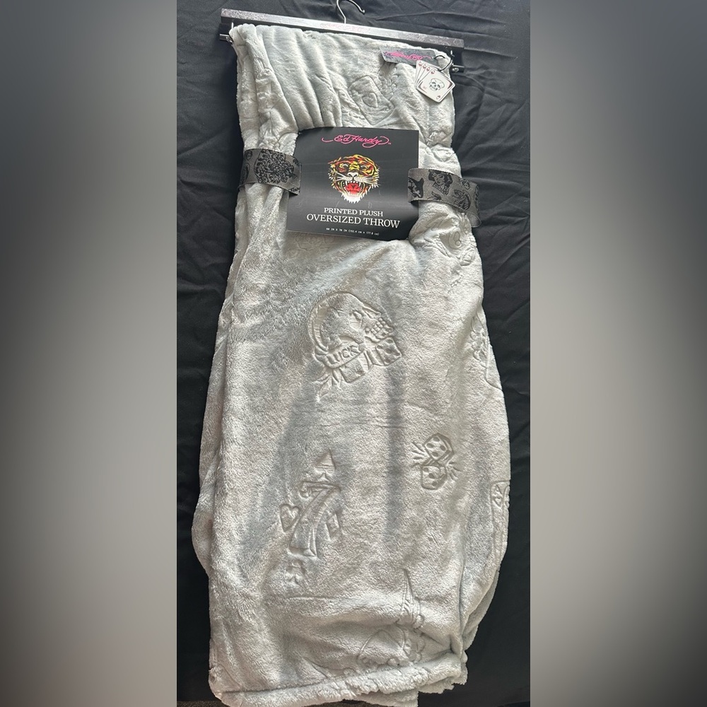 Ed Hardy Gray Plush Blanket with Skull Design - Picture 4 of 4